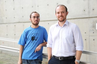 Bruno Conrado (esquerda) e Vitor Blotta são pesquisadores do Projeto Privacidade, que pretende mapear a vigilância privada na internet. Foto Cecília Bastos
