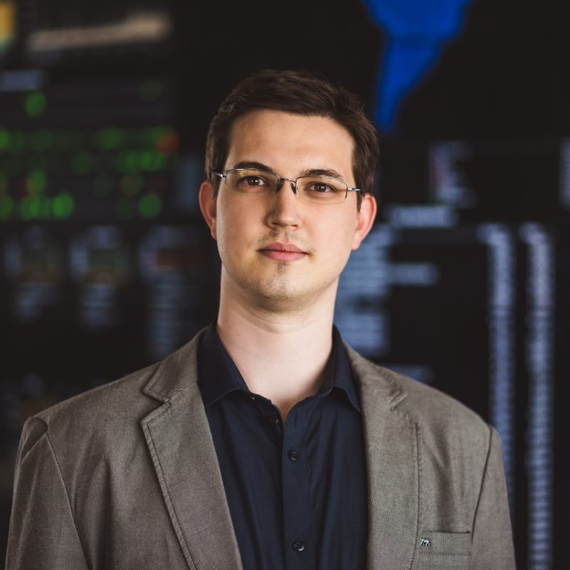 Michal Salat, Diretor de Inteligência de Ameaças no Gen Threat Labs - Confiança na IA aumenta risco de golpes e exposição de dados