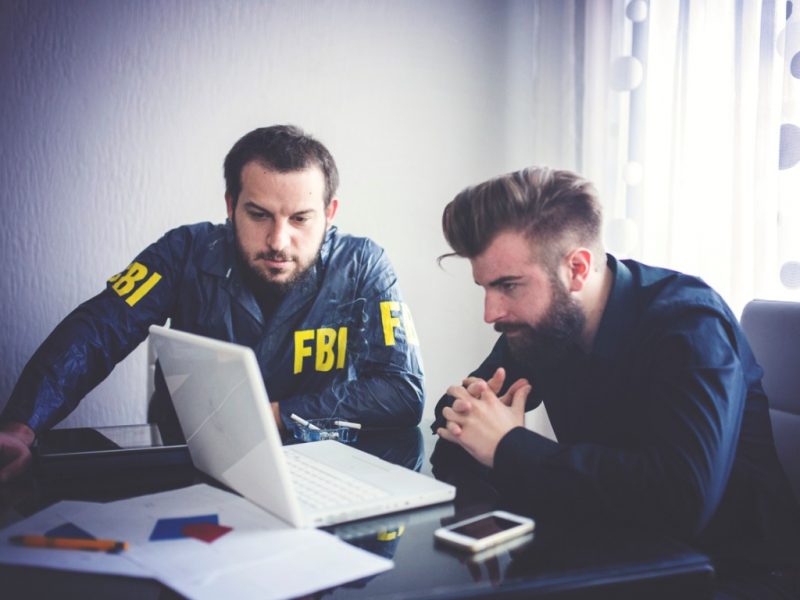 FBI fala sobre mudanças na estratégia contra ameaças cibernéticas FBI