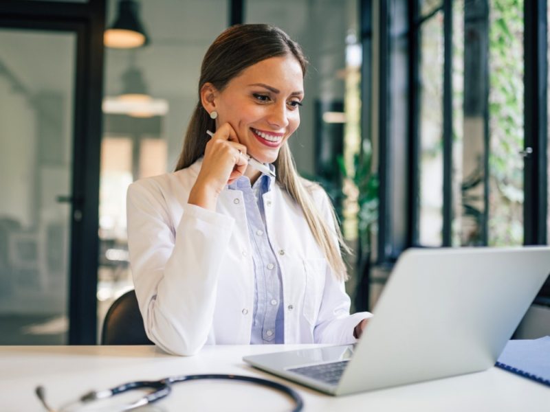 ICP-Brasil contribui para as novas práticas no atendimento médico virtual com Validador de Documentos Digitais digitais