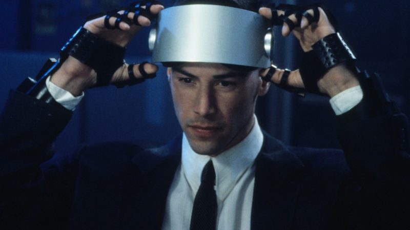 A cibersegurança em ‘Johnny Mnemonic, o ciborgue do futuro’ Johnny