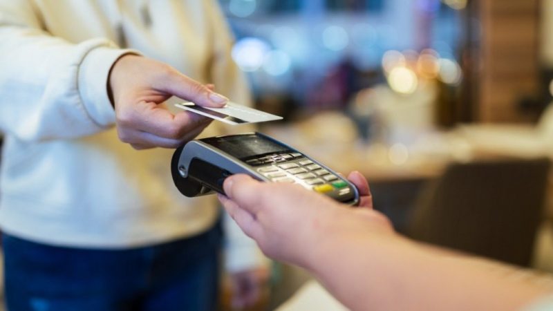 Pagamento por cartão segue sendo preferência do brasileiro ao fazer compras online pagamento