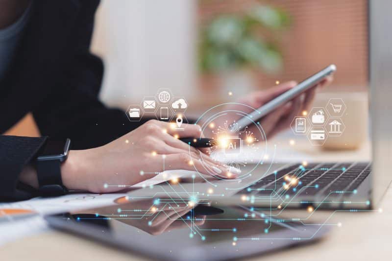 Participação humana é crucial para um futuro com IA autônoma confiável, revela estudo da Salesforce Humana