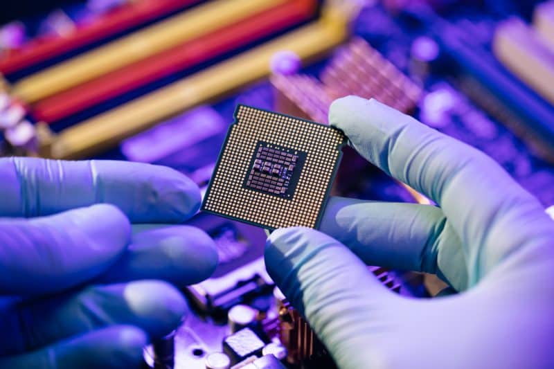 Receita mundial de semicondutores cresceu 18% em 2024 