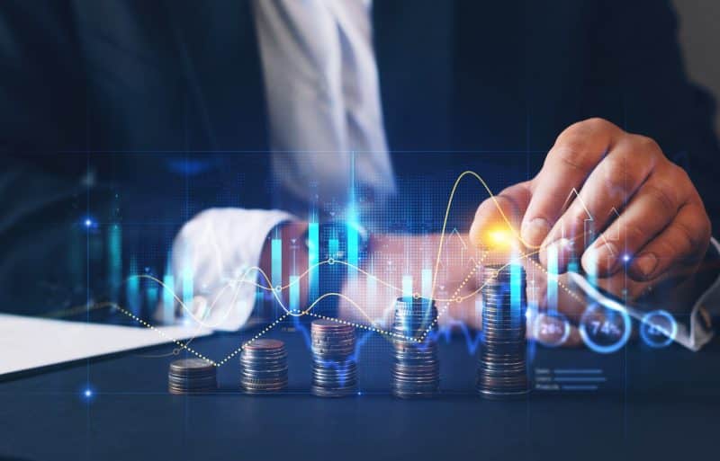 A digitalização acelerada dos negócios no Brasil trouxe uma série de facilidades, mas também criou um ambiente propício para fraudes digitais