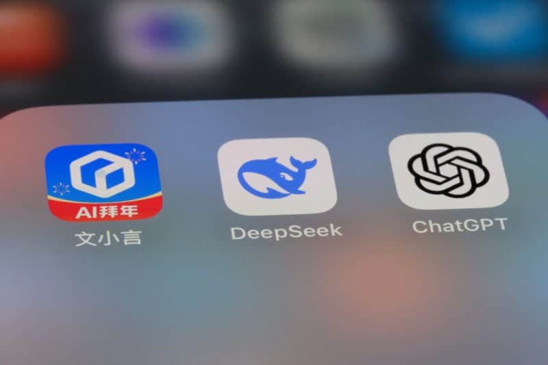 DeepSeek: a inteligência artificial chinesa que “quebrou” o mercado e a hegemonia americana em IA DeepSeek: IA chinesa que "quebrou" mercado e hegemonia em IA