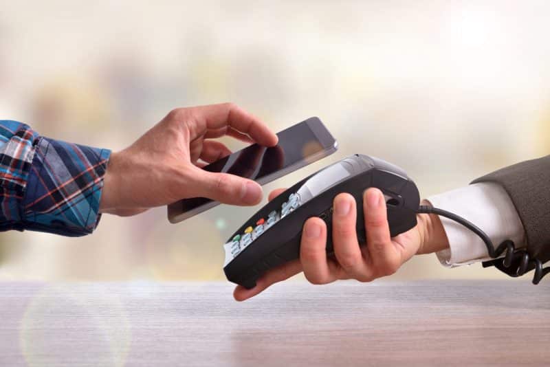 Pix por aproximação pode facilitar golpes no carnaval