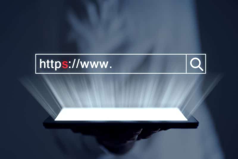 GoDaddy automatiza todo o processo, o que significa que os clientes não precisam selecionar, instalar ou gerenciar manualmente seus certificados SSL de 90 dias