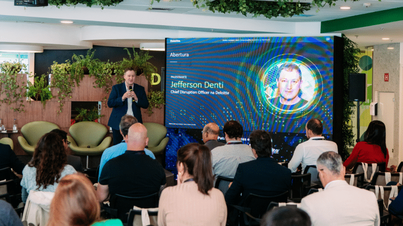 Deloitte conduz debates na abertura do GenAI Summit 2025
