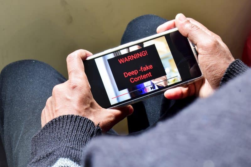 Seu celular pode estar clonado e você nem sabe! Entenda o perigo e como se proteger Seu celular pode estar clonado e você nem sabe! Entenda o perigo