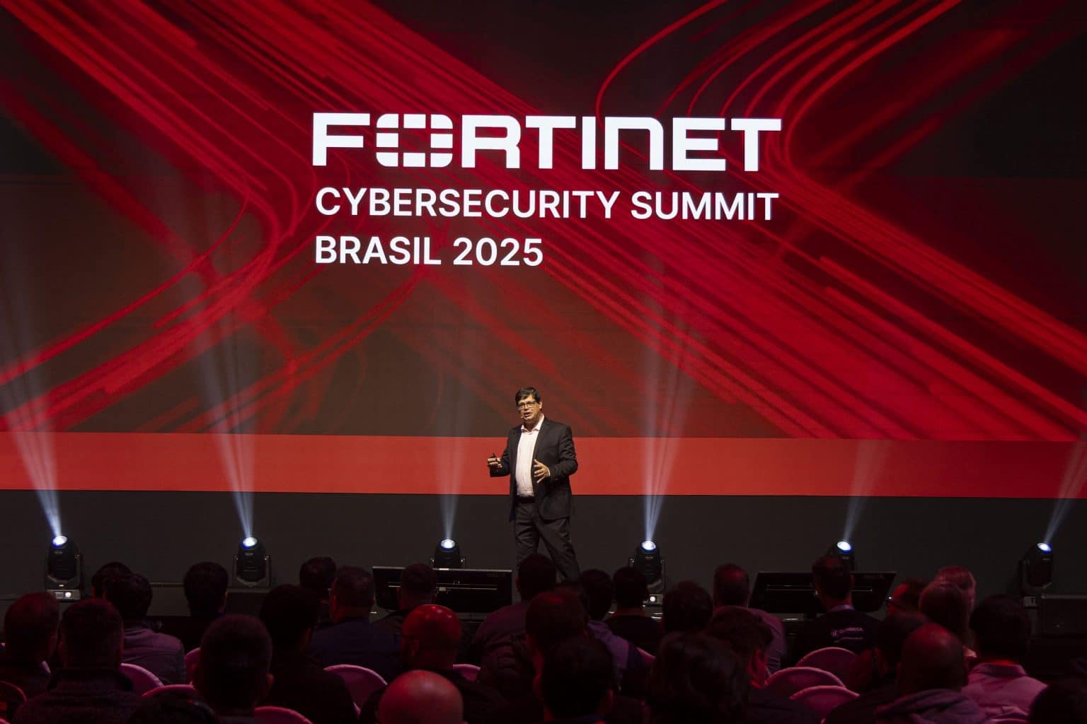 Risco digital: 314 bilhões de atividades maliciosas são detectadas no Brasil, no 1º semestre de 2025