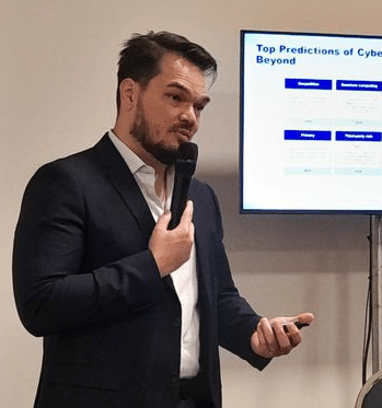 Oscar Isaka, Analista Diretor Sênior do Gartner