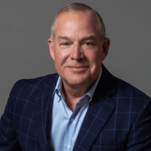 Tom Etheridge, Executivo-Chefe de serviços da CrowdStrike - CrowdStrike lança novos serviços para proteger sistemas de IA