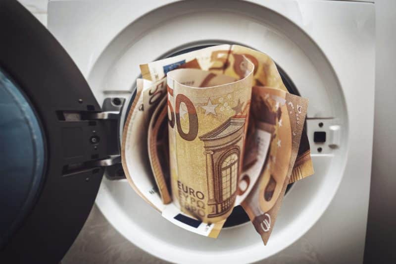 Topaz revoluciona combate à lavagem de dinheiro com IA