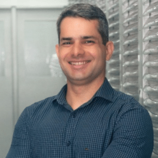  Wladimir Soares, CEO da Hostweb e engenheiro elétrico formado pela Universidade Federal do Ceará (UFC) - Data Centers e transição energética avançam em sustentabilidade 