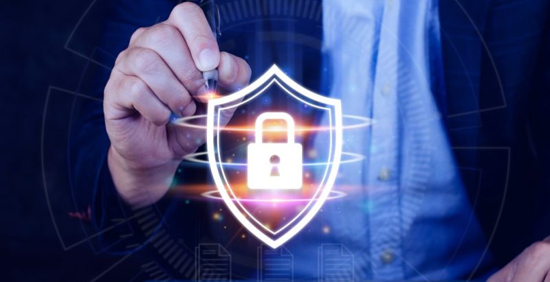 Em painel no Mind the Sec, Marta Schuh, da Howden Brasil, aborda a detecção pós-invasão e destaca o papel do seguro cibernético.