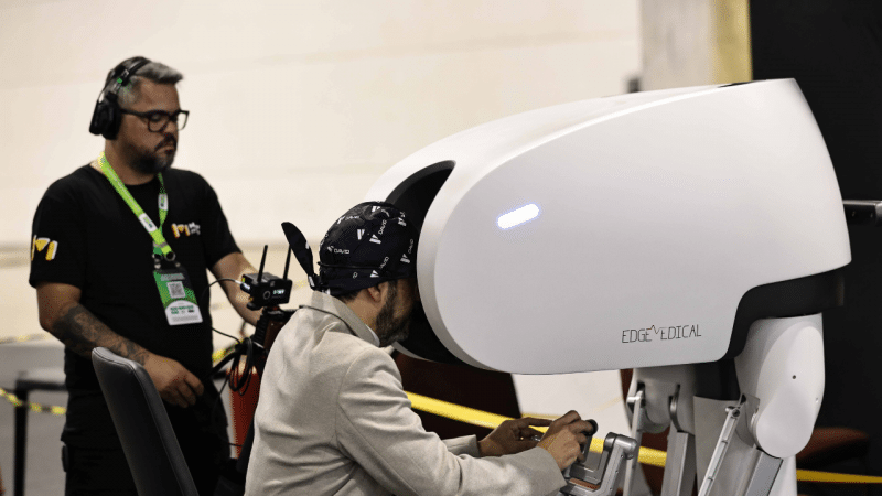 Unimed realiza telecirurgia robótica com internet de baixo custo durante 54ª Convenção Nacional, em João Pessoa (PB) Unimed realiza telecirurgia robótica com internet de baixo custo