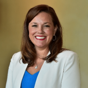 Emily Mossburg, Líder Global de Cibersegurança da Deloitte - Deloitte expande sua oferta de detecção com o CrowdStrike 