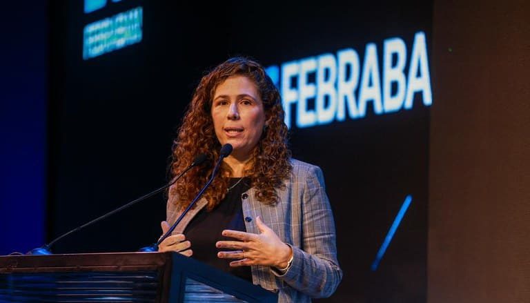 Ministra Esther Dweck participa do Almoço Anual de Dirigentes de Bancos da Febraban em São Paulo Ministra Esther Dweck destacou, no Almoço Anual da Febraban, que o fortalecimento da capacidade estatal é decisivo para um país que cresce com inflação baixa, desemprego em queda e redução das desigualdades. Foto: Jhonathan Braga