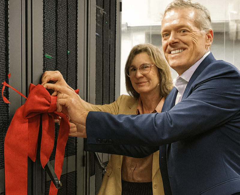 Ana Maria Frattini Fileti, da Unicamp, e Olivier Wambersie, da Shell Brasil - Unicamp inaugura supercomputador de IA financiado pela Shell