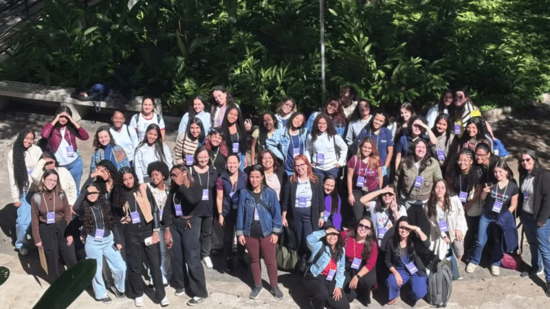 Cibersegurança: alunas de escolas públicas da Grande BH participam de evento do projeto que promove inclusão feminina no setor Alunas participam do projeto que promove a inclusão feminina