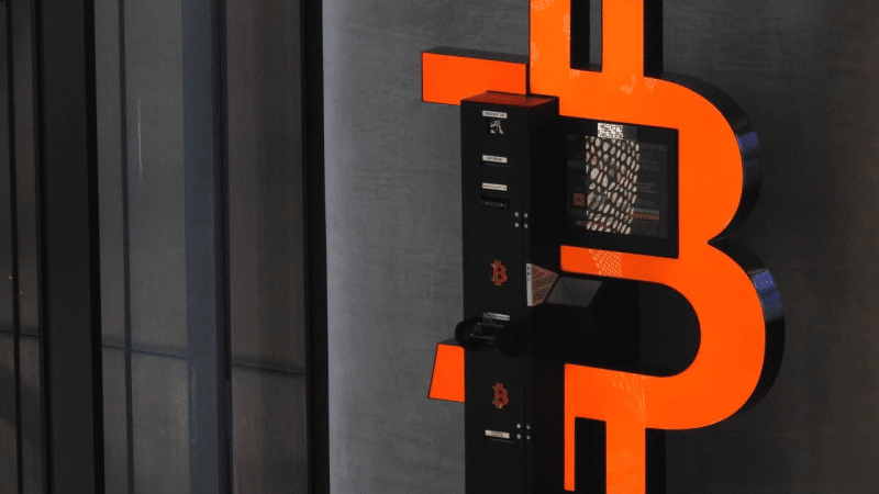 Além dos bancos: como os caixas eletrônicos bitcoin estão abrindo as portas da economia para quem sempre ficou de fora Caixas Eletrônicos Bitcoin: como estão abrindo portas da economia