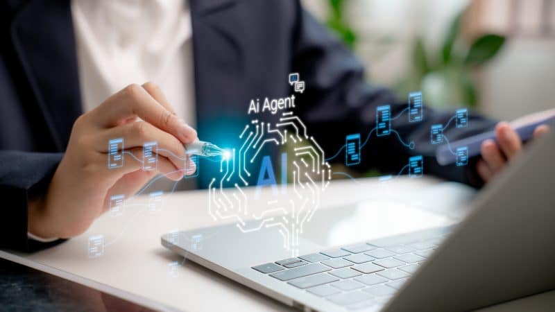 A adoção acelerada de agentes autônomos de IA transforma a defesa cibernética no país e impõe novos desafios de governança, dados e conformidade, avalia a Delfia