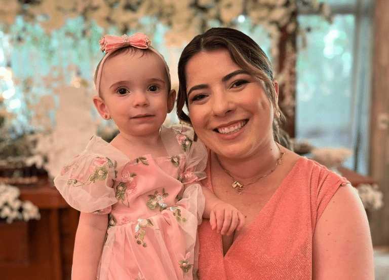  A catarinense Jaqueline Gonçalves Amaro garantiu a CIN de sua filha, Catarina, para facilitar a abertura de conta bancária. Foto: arquivo pessoal. - CIN facilita vida de pais que desejam abrir conta bancária 