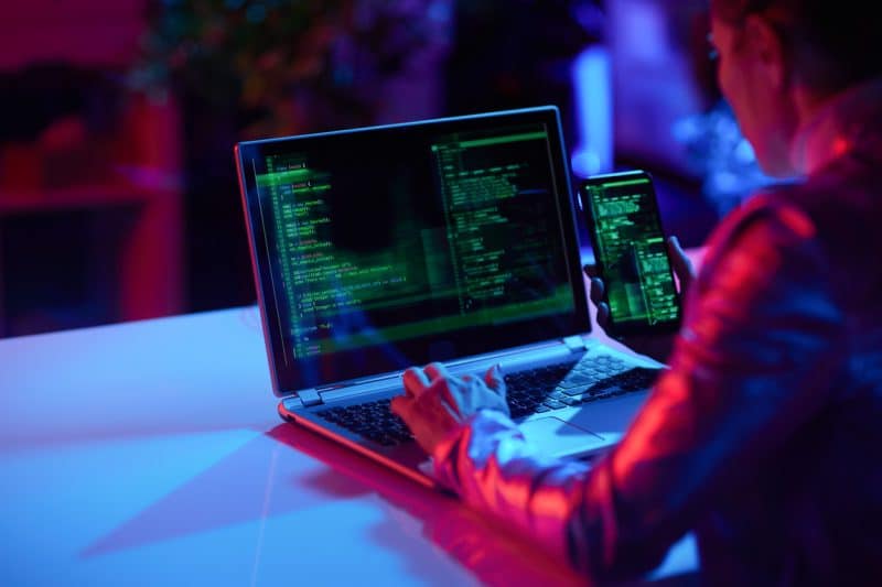 Red Team em ação pensando como um ofensor, o CISO defende APIs de ataques baseados em IA