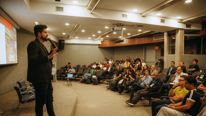 Abradi lança guia gratuito sobre IA aplicada ao marketing digital