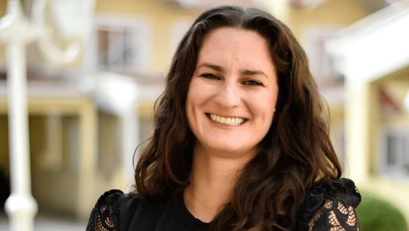 Cathiani M. Bellé. Doutora e Mestra em Ética.