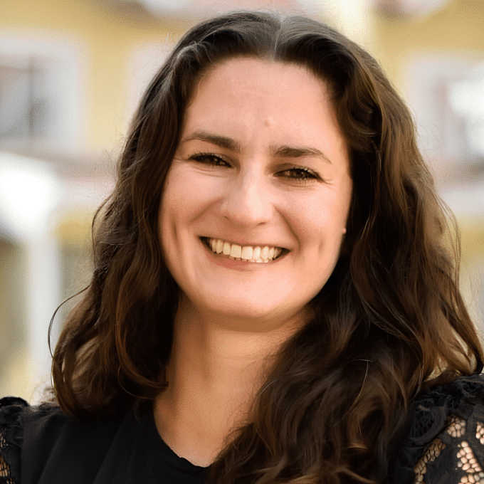 Cathiani M. Bellé. Doutora e Mestra em Ética.