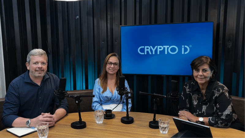 Luís Eduardo Viegas, Diretor Comercial e Marketing da Soluti,  Luiza Dias, Diretora-Presidente da GlobalSign Brasil e Regina Tupinambá, CCO e co-fundadora do Crypto ID - ID Talk com GlobalSign e Soluti: redução do ciclo de vida dos certificados TLS/SSL e Code Signing