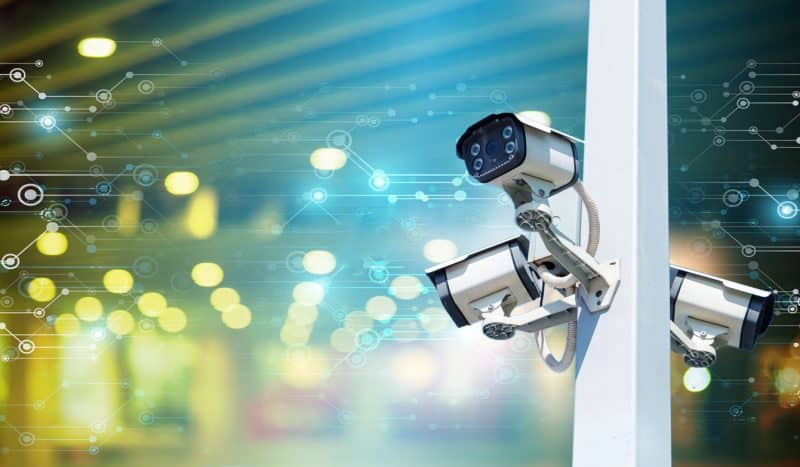 Intelbras lança serviço de IA que descreve em tempo real o que acontece nas imagens captadas por câmeras Intelbras lança serviço de IA que descreve imagens captadas