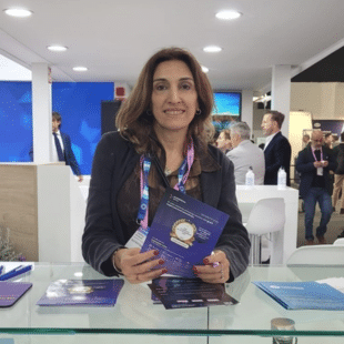  Vanesa Orciuoli, Gerente Comercial da Ecosistemas Global - MWC 2026. A IA só vira vantagem quando entra em produção