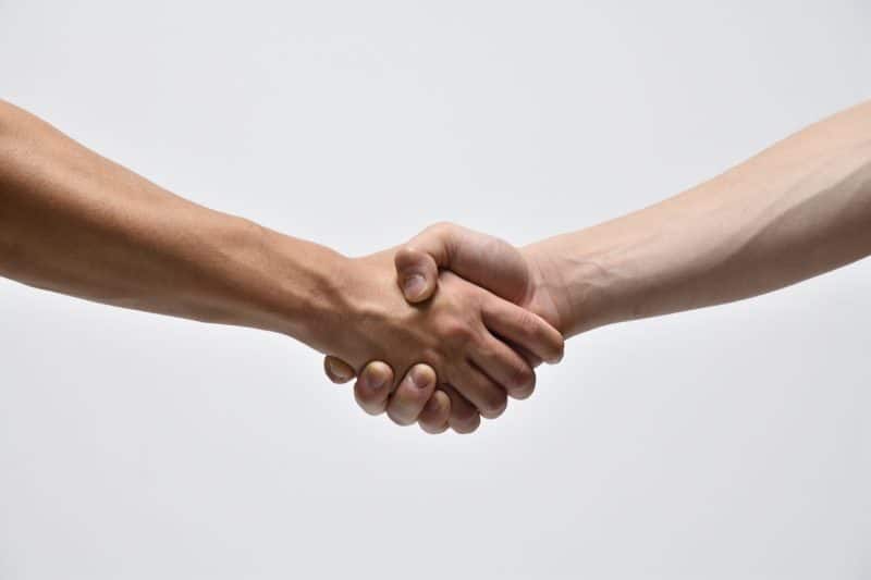 Ministério da Gestão amplia acordo com a Microsoft para estabelecer preços máximos em licitações públicas Ministério da Gestão amplia acordo com a Microsoft