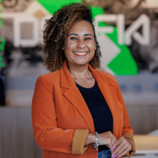 Simone Justinio, Diretora de Marketing da Delfia, Curadoria de Jornadas Digitais - Consultoria em TI já não basta. O mercado precisa de curadoria