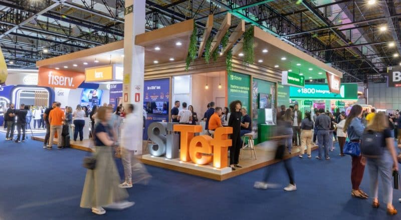 Fiserv projeta o futuro da automação comercial na Autocom 2026 com Pix, TEF avançado e autoatendimento fiserv autocom 2026 capa cryptoid