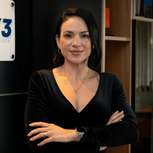 Aline Almeida, Diretora de Operações e Recursos Humanos da DMK3 - Como a NR-1 transforma tecnologia em pilar essencial