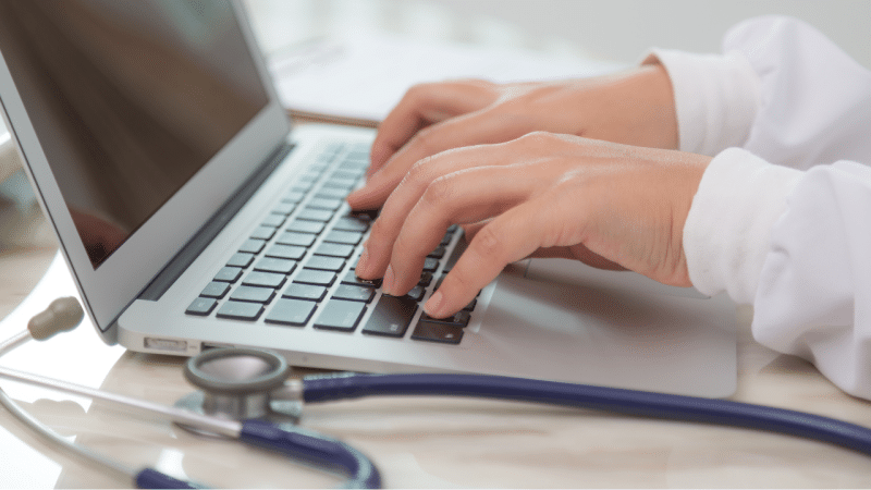 Receita médica online é segura? Entenda como validar e proteger