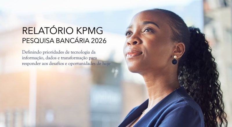 KPMG Banking Technology Survey 2026: o que o setor financeiro americano prioriza, e o que o Brasil pode liderar 26 de junho de 202610 Mins de leitura A KPMG Banking Technology Survey 2026 mapeia prioridades de 200 executivos bancários nos Estados Unidos. A leitura é reveladora, e para quem acompanha o mercado financeiro brasileiro, ela funciona como espelho e como alerta Por Susana Taboas Susana Taboas, economista, cofundadora do Crypto ID Neste fim de semana tive a oportunidade de ler o relatório KPMG Banking Technology Survey 2026, produzido pela KPMG LLP em colaboração com a Forbes Insights e publicado em maio de 2026. A pesquisa ouviu 200 executivos bancários norte-americanos, de diretores a membros do C-suite, em instituições que vão de um bilhão a mais de 500 bilhões de dólares em ativos. O resultado é um retrato denso das prioridades tecnológicas do setor financeiro global: cibersegurança quase unânime como investimento prioritário, inteligência artificial em aceleração visível entre um ano e o outro, dados como infraestrutura crítica ainda inacabada, e pagamentos instantâneos como novo campo de batalha. Li com atenção e não consegui parar de pensar no Brasil. O Brasil que o mundo já reconhece Não é de hoje que o mercado financeiro brasileiro é observado com admiração lá fora. Temos um dos sistemas de pagamentos instantâneos mais avançados do planeta, com o Pix consolidado como referência para outros países. O Open Finance avança em ritmo próprio, construindo uma arquitetura de dados e consentimento que poucos mercados conseguiram estruturar com a mesma capilaridade. O Drex caminha como proposta de moeda digital de banco central com ambição de transformar a infraestrutura de liquidação de atacado. E a resiliência operacional das nossas instituições financeiras, testada repetidamente em cenários de alta complexidade, é hoje citada em fóruns internacionais como modelo de capacidade de resposta. Conquistamos também um reconhecimento que vai além da inovação em produtos. O setor financeiro brasileiro aprendeu, na prática e muitas vezes da forma mais dura, a operar sob pressão de ataques cibernéticos de grande escala. A sofisticação das nossas equipes de segurança, a maturidade dos planos de continuidade de negócios e a velocidade de resposta a incidentes são hoje ativos reconhecidos internacionalmente. Isso não é pouca coisa. É o resultado de anos de investimento, regulação exigente e, em muitos casos, de crises que nos obrigaram a evoluir depressa. Mas há uma lacuna que não podemos ignorar. E, o que o relatório nos diz, e o que ele nos lembra é: No KPMG Banking Technology Survey 2026, a cibersegurança aparece como prioridade de investimento para os próximos 12 meses em 89% das respostas. O número quase unânime não surpreende quem acompanha o setor. O que chama atenção é o contexto em que esse investimento se dá: os bancos reconhecem que a inteligência artificial está amplificando as ameaças ao mesmo tempo em que está sendo usada para combatê-las. Noventa por cento dos respondentes já estão utilizando ou testando IA generativa em detecção de fraudes e segurança. A ameaça e a defesa caminham juntas, alimentadas pela mesma tecnologia. O relatório também revela que 69% dos executivos de grandes bancos apontam a concentração em provedores de nuvem como seu maior risco em termos de tecnologia da informação, segurança e resiliência. Em segundo lugar vem a concentração em fornecedores, citada por 53%. E aqui chegamos ao ponto que não podemos deixar de nomear. Terceiros. Mensageria. Fornecedores. Integrações. No Crypto ID e na coluna que mantemos no Mercado Financeiro, temos material extenso, rigoroso e com profundidade técnica sobre os riscos de terceiros no ecossistema financeiro. Já debatemos amplamente como a superfície de ataque se expande a cada nova integração, a cada API aberta, a cada prestador de serviço conectado ao núcleo das operações bancárias. Não voltarei ao tema pelo ângulo já percorrido, mas o relatório da KPMG me convida a olhar para uma dimensão desse risco que está se tornando urgente e que ainda não está suficientemente no centro da nossa conversa: os agentes de inteligência artificial. O novo participante que ninguém credenciou O relatório da KPMG registra que 67% dos bancos respondentes já estão priorizando agentes ou fluxos de trabalho agênticos como canal digital de investimento em 2026. Agentes de IA, aqui, não são apenas assistentes conversacionais. São sistemas autônomos capazes de executar tarefas complexas em sequência, tomar decisões dentro de parâmetros definidos, acionar outros sistemas, consultar bases de dados, iniciar transações e interagir com terceiros, tudo isso sem intervenção humana a cada passo. Em um ambiente bancário, esse perfil de atuação levanta uma questão que vai além da eficiência operacional: quem é esse agente? O que ele pode fazer? Em nome de quem ele age? E quem, em caso de incidente, responde pelo que ele fez? São perguntas de identidade. E identidade, no setor financeiro, não é um tema secundário. A arquitetura de identidade digital que construímos nos últimos anos foi pensada para pessoas e, progressivamente, para empresas. A ICP-Brasil, a cadeia de certificação digital, os protocolos de autenticação forte, os mecanismos de consentimento do Open Finance, tudo isso parte do pressuposto de que há um titular identificável por trás de cada credencial. Uma pessoa física com CPF, uma pessoa jurídica com CNPJ, um representante legal com poderes verificáveis. O agente de IA não se encaixa nessa estrutura sem adaptação. Ele não tem CPF. Não tem CNPJ. Não tem identidade legal autônoma. Mas age. Acessa. Decide. Executa. E, essa ausência de identidade formal em um ambiente de alta sensibilidade regulatória e financeira é, precisamente, o tipo de lacuna que os atacantes exploram antes que os defensores organizem a resposta. Credenciais Verificáveis para agentes: a resposta que já existe, e que precisamos implementar O campo das Credenciais Verificáveis, as CVs dentro do padrão W3C, oferece um caminho técnico concreto para resolução desse problema. Uma CV é uma declaração digital assinada criptograficamente por um emissor confiável, que atesta atributos de um titular e pode ser apresentada e verificada por qualquer parte sem necessidade de consulta centralizada ao emissor. Quando aplicamos esse modelo a agentes de IA, estamos falando de atribuir a cada agente um conjunto de credenciais que respondem a perguntas fundamentais. O que esse agente é: sua natureza técnica, o modelo subjacente, a versão, o fabricante, a organização que o implantou. O que ele pode fazer: os escopos de atuação autorizados, os sistemas que pode acessar, as operações que pode executar, os limites que não pode ultrapassar. Quem o identificou e certificou sua conformidade: o emissor da credencial, que pode ser a própria instituição financeira, um terceiro de confiança ou uma autoridade regulatória. E, fundamentalmente, a quem ele deve responder: o principal. Esse último atributo tem um nome técnico preciso. Na literatura de identidade digital e governança de sistemas autônomos, a relação entre o agente e o ser humano que autoriza e responde por suas ações é chamada de relação entre principal-agente, do inglês principal-agent relationship. O humano nessa relação é o principal, e o vínculo entre eles, quando expresso em uma Credencial Verificável, recebe o nome de Verifiable Mandate, ou Mandato Verificável. É esse mandato que define o que o agente pode fazer, em nome de quem, por quanto tempo e com quais restrições. É o equivalente digital de uma procuração com escopo técnico, auditável e revogável. Sem esse mecanismo, um agente de IA operando em um ambiente financeiro é, do ponto de vista da identidade, equivalente a um prestador de serviços sem crachá, sem contrato registrado e sem supervisor identificado, com acesso às dependências da instituição e autonomia para tomar decisões. Não é aceitável para o humano. Não pode ser aceitável para um agente autônomo com poder de acionar transações financeiras. O que o relatório não diz, e que precisamos reforçar O KPMG Banking Technology Survey 2026 é um documento rico sobre os desafios em dados. Mas ele mapeia o estado atual das prioridades, não os riscos emergentes que ainda não chegaram ao topo das listas. A identidade de agentes de IA ainda não aparece como categoria destacada nas respostas dos executivos. Ela está submersa nas preocupações sobre governança de IA, citada por 33% como desafio de implantação, e na preocupação com integração de sistemas, apontada por 65%. Mas não está ainda como um problema de identidade nomeado. No Brasil, temos a oportunidade de chegar antes. Temos uma infraestrutura de identidade digital robusta na ICP-Brasil, temos reguladores atentos como o Banco Central e a ANPD, temos um ecossistema fintech maduro e acostumado a operar dentro de frameworks regulatórios exigentes. Temos, inclusive, experiência acumulada em smart metering, medição inteligente em português, e IoT que já nos levou a discutir credenciais verificáveis para dispositivos, e os aprendizados desse caminho se aplicam diretamente ao caso dos agentes. O que nos falta é nomear o problema com a precisão que ele merece, e começar a construir os frameworks de identidade agêntica antes que o incidente nos obrigue a apagar incêndios. Os principais insights do relatório CIBERSEGURANÇA 89% elegem segurança e prevenção a fraudes como prioridade de investimento nos próximos 12 meses 92% estão aumentando o orçamento dedicado ao tema 76% registraram aumento no número de ataques cibernéticos no último ano 90% já utilizam ou testam IA generativa em segurança e detecção de fraudes INTELIGÊNCIA ARTIFICIAL 73% consideram GenAI prioridade de investimento em 2026, contra 61% em 2025 69% afirmam que GenAI é parte integral de sua visão de inovação de longo prazo, contra 57% em 2025 DADOS 100% apontam qualidade de dados como principal obstáculo à modernização 85% citam complexidade de sistemas legados e integrações 72% incluem privacidade de dados e gestão de riscos como barreiras relevantes PAGAMENTOS 72% planejam modernizar plataformas de pagamentos instantâneos via FedNow 70% via RTP 82% apontam redução de custos e eficiência operacional como principal driver da modernização TRANSFORMAÇÃO EMPRESARIAL 100% investem em mobile banking e online banking 67% priorizam agentes e fluxos de trabalho agênticos 61% priorizam APIs de open banking FUSÕES E AQUISIÇÕES 33% afirmam que tecnologia conduz diretamente sua estratégia de aquisições 44% dizem que tecnologia é um dos principais fatores nas decisões de M&A 67% buscam aquisição de dados, analytics ou IA 65% buscam fortalecimento de cibersegurança e gestão de riscos RISCO DE CONCENTRAÇÃO 69% apontam dependência de provedores de nuvem como maior risco 53% citam concentração em fornecedores 44% citam concentração no próprio stack tecnológico Este relatório é riquíssimo e oferece, além dos números, análises assinadas por líderes setoriais da consultoria em cada um dos temas cobertos. Para quem toma decisões em tecnologia, segurança, dados ou pagamentos no setor financeiro, é um benchmarking denso e bem construído. E para quem acompanha o Brasil com o olhar de quem conhece nossa trajetória, é também um convite a perguntar em que pontos já estamos à frente, em quais ainda precisamos avançar, e em quais, como na identidade de agentes de IA, temos a rara oportunidade de liderar antes que o problema nos alcance. Fonte: KPMG Banking Technology Survey 2026, KPMG LLP em colaboração com Forbes Insights, maio de 2026. Base: 200 executivos bancários norte-americanos. O relatório vale a leitura completa. Está disponível no site da KPMG : KPMG Banking Technology Survey 2026, KPMG LLP Glossário VC (Verifiable Credential): Credencial Verificável, declaração digital assinada criptograficamente que atesta atributos de um titular, conforme padrão W3C. ICP-Brasil: Infraestrutura de Chaves Públicas Brasileira, cadeia de certificação digital oficial do país, sob gestão do ITI. Agente de IA: Sistema de inteligência artificial autônomo capaz de executar tarefas complexas e tomar decisões sem intervenção humana a cada etapa. Principal-agent relationship: Relação principal-agente, vínculo formal entre um sistema autônomo e o humano que o autoriza e responde por suas ações. Verifiable Mandate: Mandato verificável, Credencial Verificável que formaliza os escopos, limites e vínculos de autorização de um agente de IA. W3C: World Wide Web Consortium, organização internacional responsável pelos padrões técnicos da web, incluindo o modelo de Credenciais Verificáveis. Open Finance: Ecossistema regulado de compartilhamento de dados financeiros mediante consentimento do titular, no Brasil operado sob normas do Banco Central. GenAI: Inteligência artificial generativa, categoria de IA capaz de criar conteúdo, tomar decisões e executar tarefas a partir de modelos de linguagem de grande escala. Credenciais verificáveis no Brasil: Workshop explica por que a confiança digital começa na fonte da verdade Por que precisamos expandir o debate sobre credenciais verificáveis