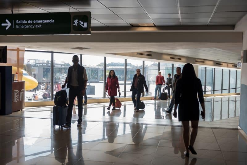 Biometria, IA e credenciais digitais impulsionam a aviação