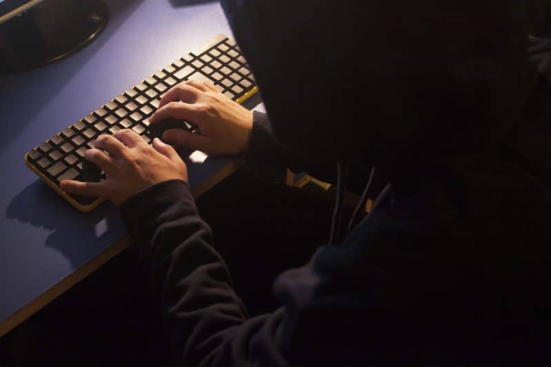 Como a Inteligência Artificial está ajudando cibercriminosos a construir ataques mais precisos