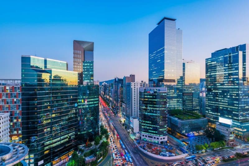 Ataques com IA a bancos sul-coreanos acendem alerta para empresas brasileiras.