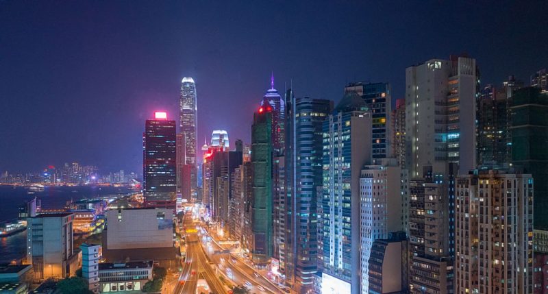 Bancos de Hong Kong testam IA contra deepfakes e fraudes
